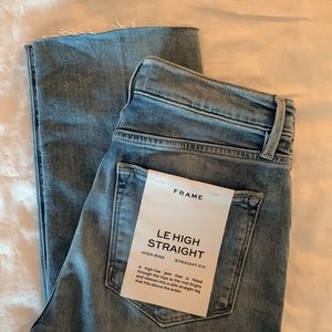 ❌SOLD - NWT: Frame Le High Straight Fit High Rise Denim Jeans in Aura Wash 25